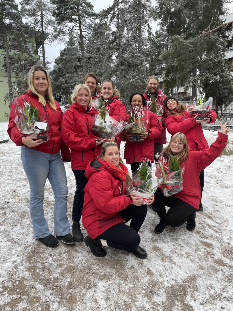 Pedagogerna. Från vänster: Nova Jalmebro, Elin Andersson, Calle Andersson, Selama Berhane, Emanuel Landmark, Nicole Bergh. Sittande från vänster: Carola Sahlen, Ellen Jildeteg. Saknas: Björn Eriksson, Mirja Sandin.